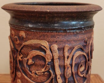 Maceta vintage de cerámica de estudio hecha a mano con marca del artista