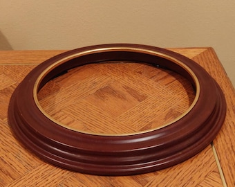 Marco de madera marrón de 28,5 cm (11,25") de Van Hygan & Smithe, ideal para coleccionistas.