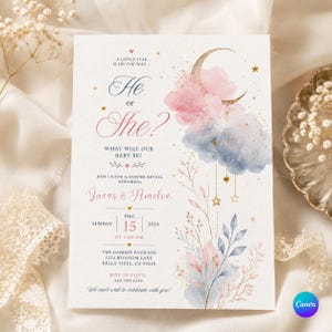 Può includere: Un invito per un gender reveal con il testo A LITTLE STAR IS ON THE WAY, He or She?, WHAT WILL OUR BABY BE? e i dettagli dell'evento. Il design include nuvole acquerellate rosa e blu, una mezzaluna dorata, stelle e motivi floreali.