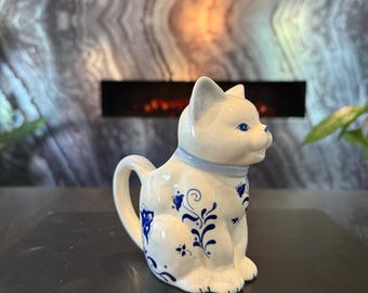 Vintage Blue & White Cat Creamer – Ceramic Chinoiserie Pitcher