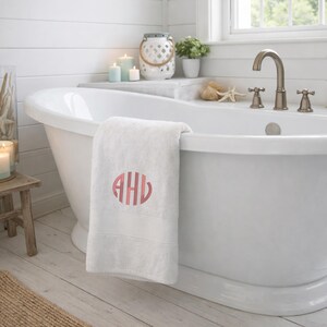 Monogrammed Bath towel White