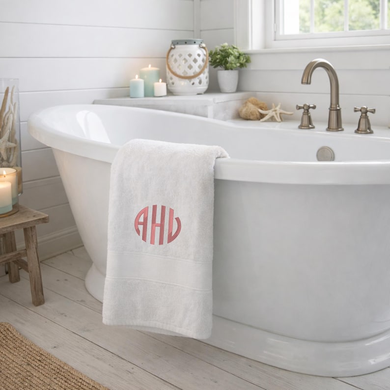 Monogrammed Bath towel White