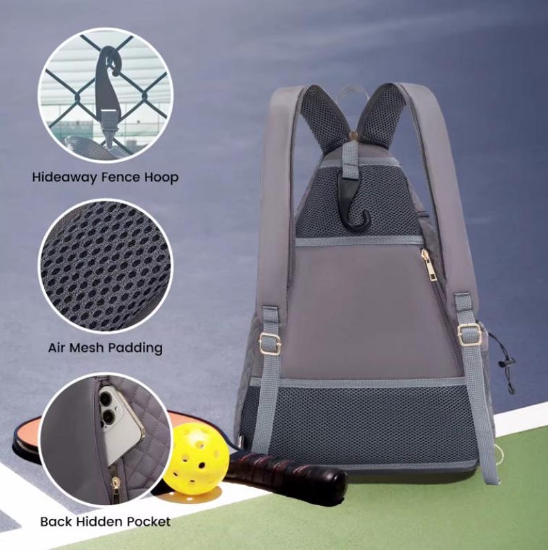 K&ouml;nnte beinhalten: Grauer Rucksack mit einer versteckten Tasche, atmungsaktivem Mesh-Polster und einem versteckten Zaunhaken. Der Rucksack ist auf einer gr&uuml;nen Oberfl&auml;che mit einem gelben Ball und einem Holzschl&auml;ger abgebildet.