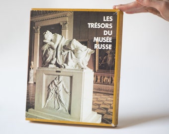 The State Russian Museum book, 200 Russian art reproductions, paintings, sculptures, graphics art book, museum book in French 1975