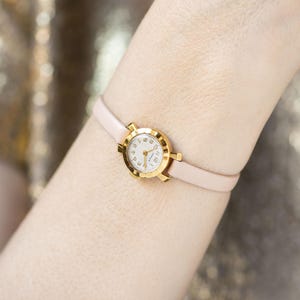 Delicato orologio da polso da donna boho con cassa in oro placcata con motivo floreale, raro piccolo orologio Seagull classico regalo di bellezza, nuovo cinturino in pelle di alta qualità
