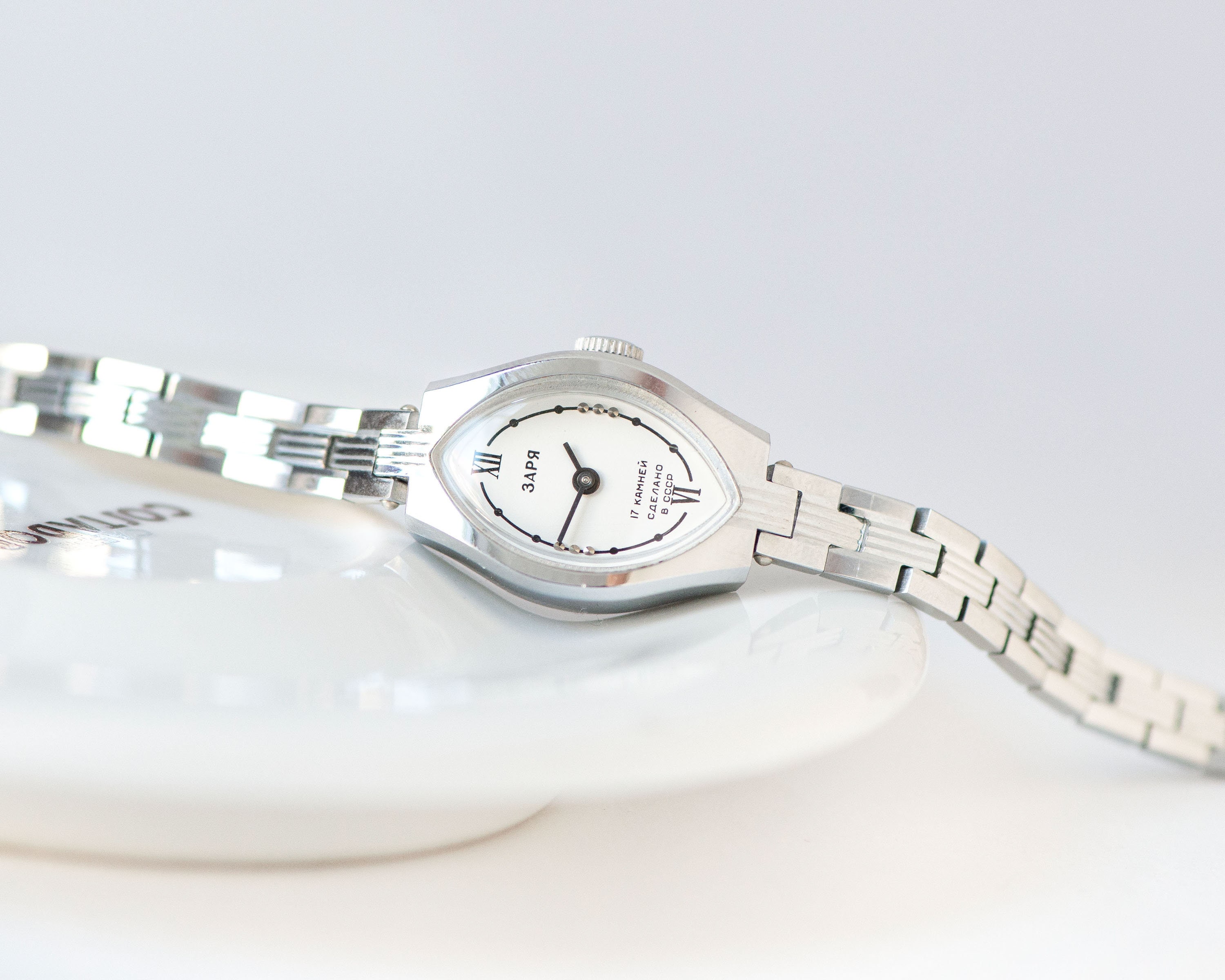 Classic Silver Women\'s Bracelet Watch - Unbranded Silver Vintage Women Watch with Pearl Bracelet Band Women main image 2