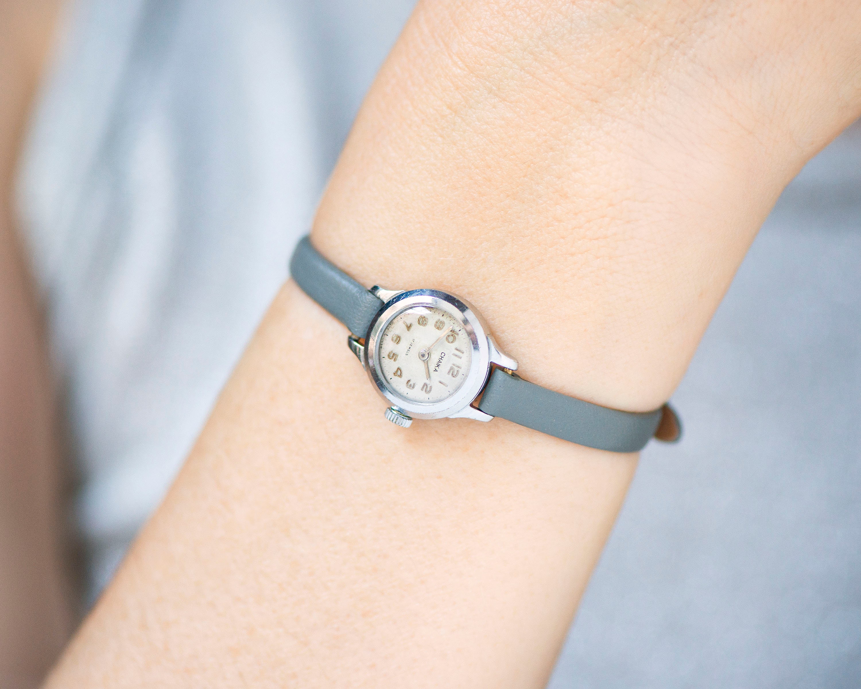 Cómo acortar la pulsera de un reloj sin pasadores 