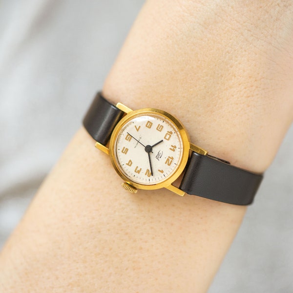 Classic women wristwatch gold plated Arabic numerals, lady wristwatch Dawn, shockproof watch women gift accessory, new premium leather strap