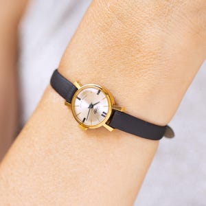 Vintage Damen Armbanduhr *Glory* Vintage, vergoldet klassische Uhr zierlich minimalistisch Schmuck Geschenk Weihnachten, echt Leder Armband neu