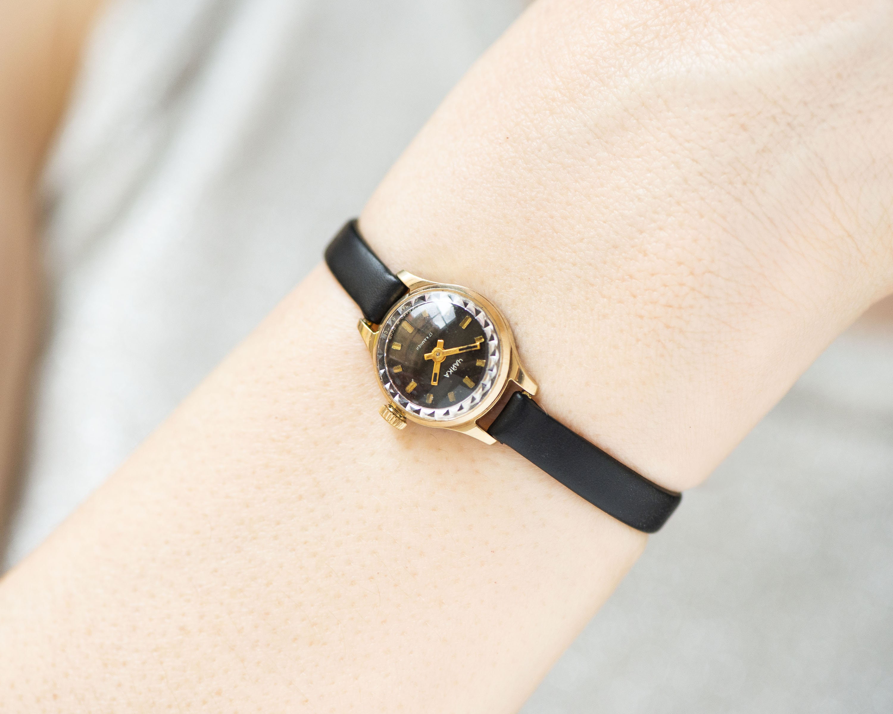 Black Chic Watch for Women Gold Plated Seagull, Minimalist  display picture 2