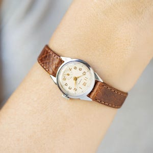 Collectable women&#39;s watch COMET silver shade case, 1960s vintage mechanical watch classic gift dainty, sub second dial, premium leather band