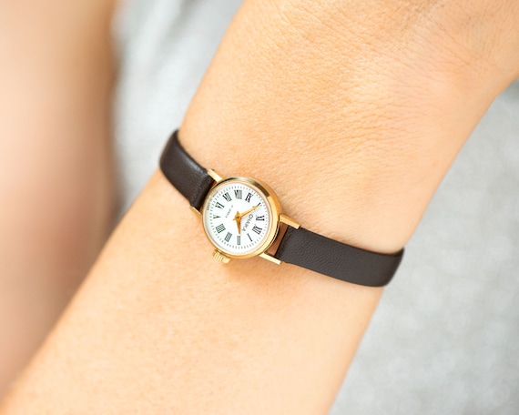 Small wrist watch womens sale