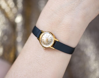 Vintage Pedre Swiss Gold Tone Women's Watch: Florentine Bracelet