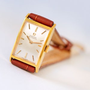 Montre femme OMEGA automatique plaquée or, montre suisse vintage vintage , montre-bracelet tank pour femme cal 660, cadeau bijou délicat, nouveau bracelet en cuir premium image 4