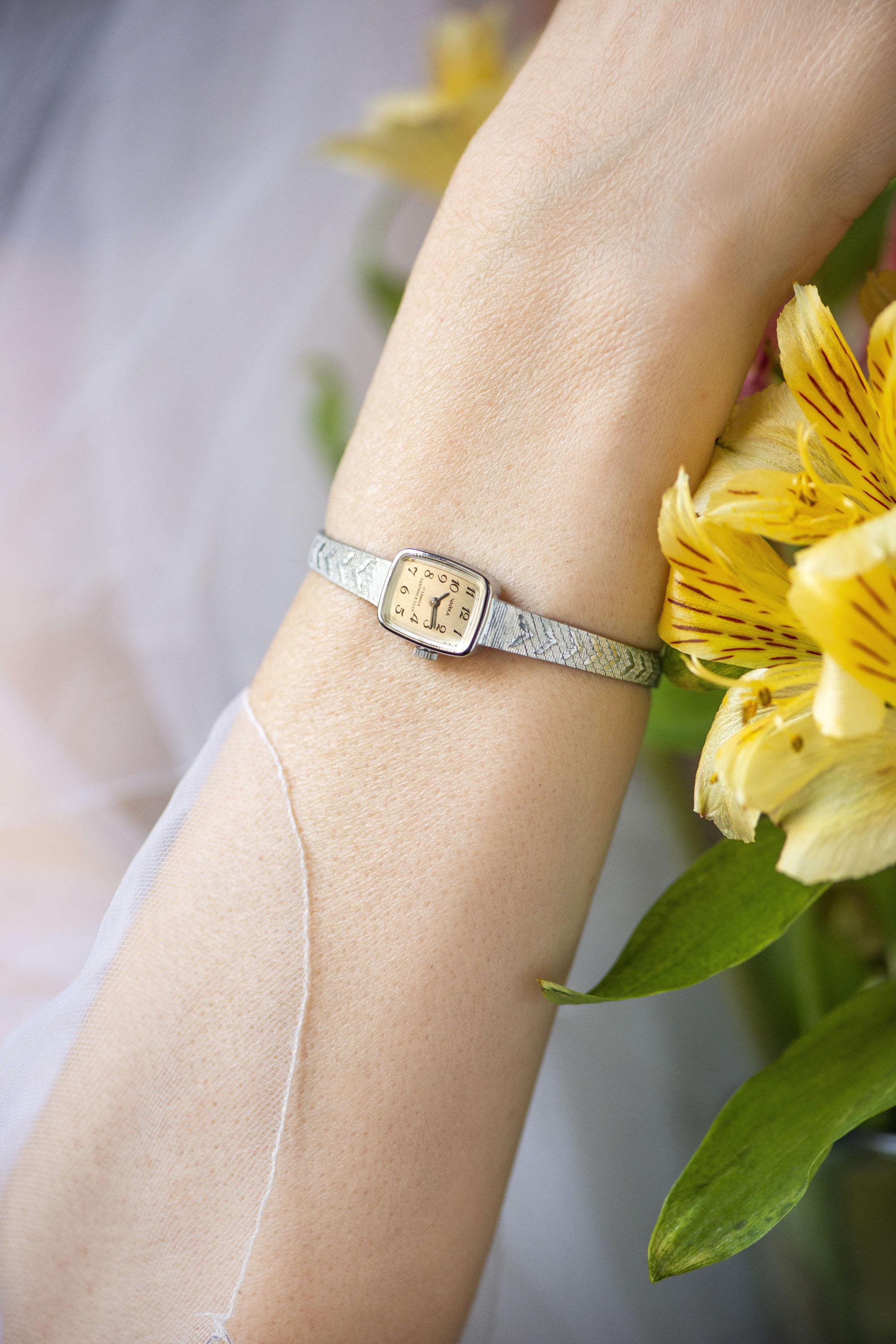 womens dress watch Mint Condition Cocktail for Lady Seagull, Vintage Wristwatch Silver Shade Arabic Numerals Dial, Women Jewelry Tiny Chevron Bracelet Wrist Color:Dazzle Category_Clothing/Dresses/Maxi Dresses Women's Sexy Classy Yellow Vincero Womens Eros Watch