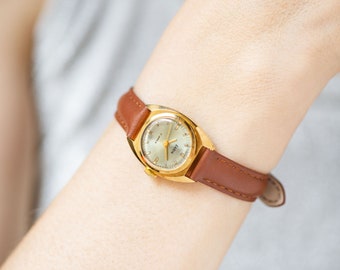 Montre femme vintage moderne Dawn, montre-bracelet pour femme plaquée or minimaliste, montre femme délicate, cadeau simple, nouveau bracelet en cuir véritable