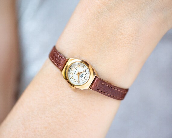 Delicate top ladies watch