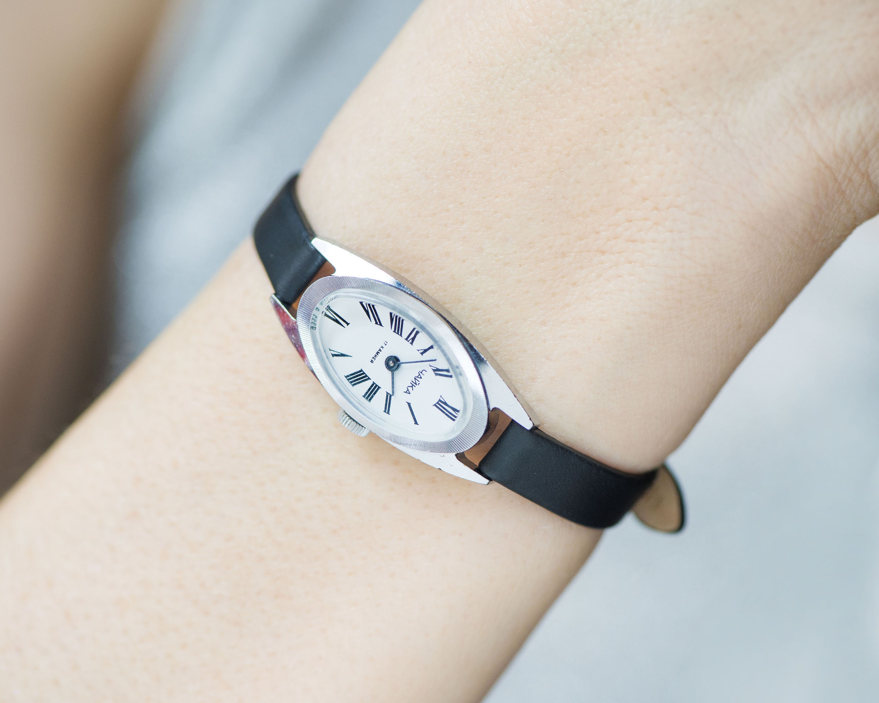 Small face hotsell silver watch
