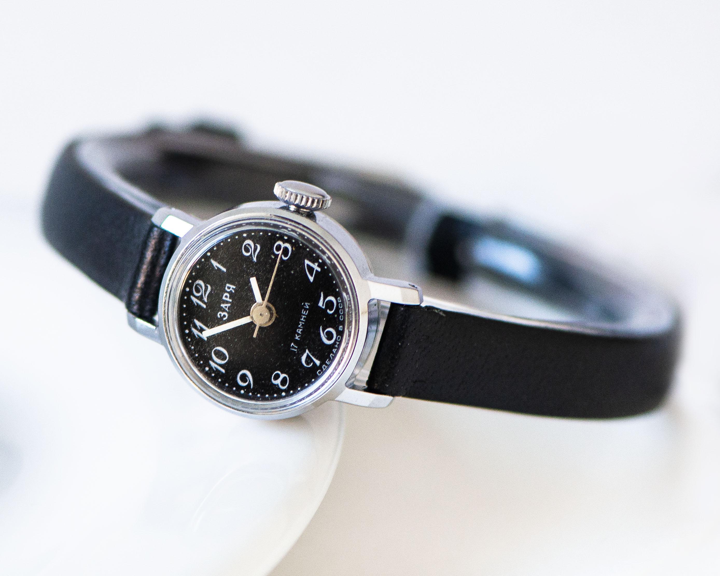 ?Women Black Dainty Ladies Wristwatch Vintage  Mirrors Shape stainless steel 5c66855e-4ea4-4887-9ebe-  main image 4