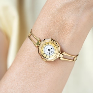 Ladies wristwatch bracelet Roman numerals yellow dial, vintage cocktail watch Ray, gold plated watch 90s woman jewelry gift party accessory