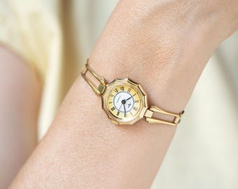 Ladies wristwatch bracelet Roman numerals yellow dial, vintage cocktail watch Ray, gold plated watch 90s woman jewelry gift party accessory