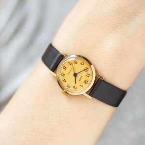 Small women wristwatch Dawn vintage, gold plated lady watch classic yellow dial, round women watch gift jewelry, new genuine leather strap