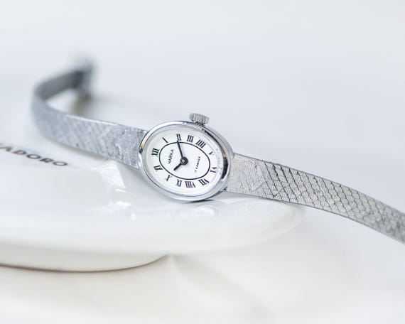 Chick Women's Wristwatch Silver Shade Seagull Vintage, Oval Dial