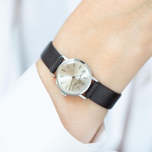 Neuwertige Damenuhr Klassisch Ray, Silver Shade Damenuhr Minimalist Schmuck, Vintage Uhr für Frauen, Neues Premium Leder Armband