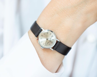 Mint condition women&#39;s watch classic Ray, silver shade lady watch minimalist jewelry, vintage watch for women, new premium leather strap