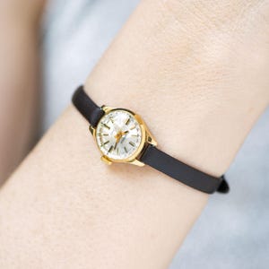 Minimalistische Damen Armbanduhr vergoldet Sekonda, limitierte Vintage Damen Armbanduhr Accessoire Geschenk, neues Premium Leder Band