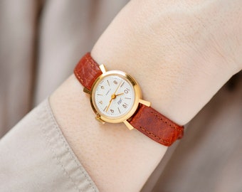Retro classic women watch unused gold plated Dawn, women's watch vintage jewelry gift, Arabic numerals dial watch, new premium leather strap