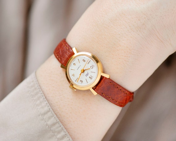 Retro Classic Women Watch Unused Gold Plated Dawn Women s Watch