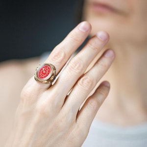Chunky women watch ring vintage 80s oval gold plated, authentic Seagull finger watch chic ring watch cabochon crown filigree watch on finger