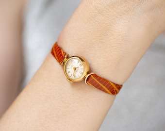 Delicate watch for women Dream crescent trim case, chic girl wristwatch jewelry gift gold plated, new genuine leather strap