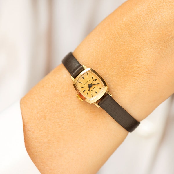 Zeldzame vrouwen kijken vergulde Dawn vintage, micro vierkante horloge voor vrouwen klassieke sieraden cadeau, minimalistisch horloge, nieuwe premium lederen band