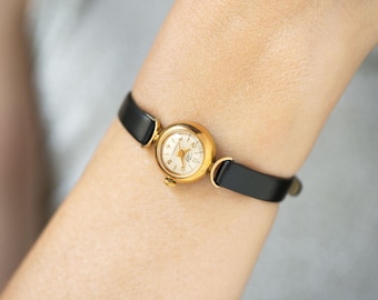 Classic women watch crescent trim case Dawn, gold plated wristwatch woman vintage gift, delicate jewelry watch, new premium leather strap