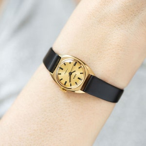 Vintage Damenuhr Dawn, vergoldete moderne Armbanduhr für Dame, minimalistische Damenuhr, Uhr für Frauen selten, neues Premium Lederband
