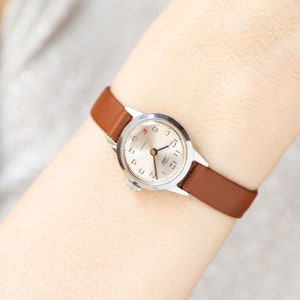 Women watch silver Dawn, retro lady wristwatch silver shade, shockproof dress watch lady accessory rare gift, new premium leather strap