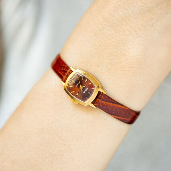 Reloj de mujer burdeos Dawn vintage, reloj de mujer chapado en oro pequeño, reloj de pulsera de señora rectangular, reloj de regalo, correa de cuero genuino nueva