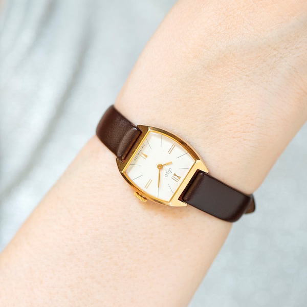 Elegant women's watch gold plated Ray, Roman numerals lady watch classic, vintage retro wrist accessory women gift, new genuine leather band