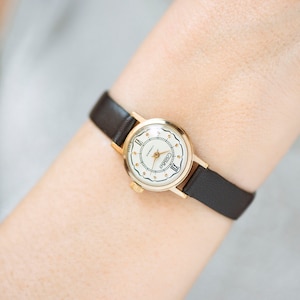 Chice Damenuhr Glory vergoldet, römische Ziffern klassische Damenuhr Vintage, Armbanduhr für Frauen Hochzeitsgeschenk, neues Premium Lederband