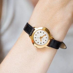 Mint condition women watch oval Ray, gold plated lady watch vintage, 80s women watch chunky minimalist gift jewelry new luxury leather strap