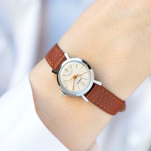 Retro womens watch unused Dawn, classic silver shade round watch, simple watch lady minimalist rare accessory gift new premium leather band