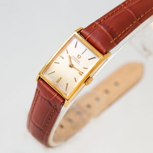 Montre femme OMEGA automatique plaquée or, montre suisse vintage vintage , montre-bracelet tank pour femme cal 660, cadeau bijou délicat, nouveau bracelet en cuir premium image 3