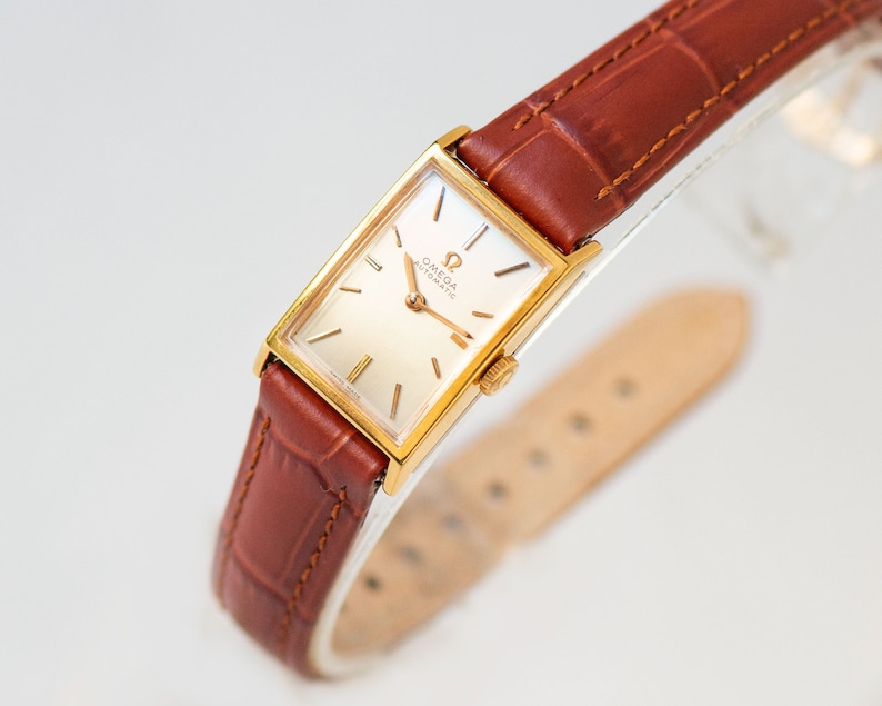 Montre femme OMEGA automatique plaquée or, montre suisse vintage vintage , montre-bracelet tank pour femme cal 660, cadeau bijou délicat, nouveau bracelet en cuir premium image 3