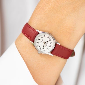 Unused women&#39;s quartz watch Ray classic, vintage women watch minimalist silver shade gift, teen girl wristwatch Y2K new genuine leather band