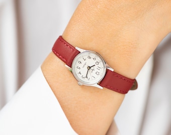 Montre à quartz pour femmes inutilisées Ray classique, montre vintage pour femmes, cadeau minimaliste de teinte argentée, montre-bracelet pour adolescentes des années 90, nouveau bracelet en cuir véritable