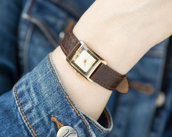 Reloj cuadrado para mujer Glory chapado en oro, reloj minimalista con esfera clásica, estilo retro, reloj vintage de tamaño mediano con servicio, correa de cuero nueva.