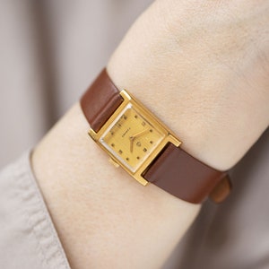Orologio da donna quadrato minimalismo geometrico Dawn, orologio vintage placcato oro, accessorio da polso da donna piccolo orologio regalo unico, cinturino in pelle