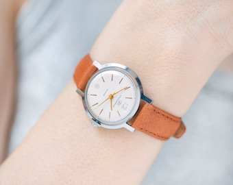 Retro women's watch 70s Dawn\Youth unused, limited edition watch vintage gift, minimalist girl watch silver shade classic, new leather band